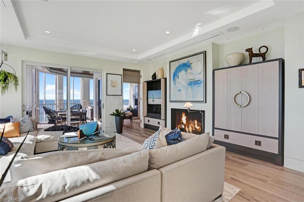 BAREFOOT BEACH CLUB - Residential Lease