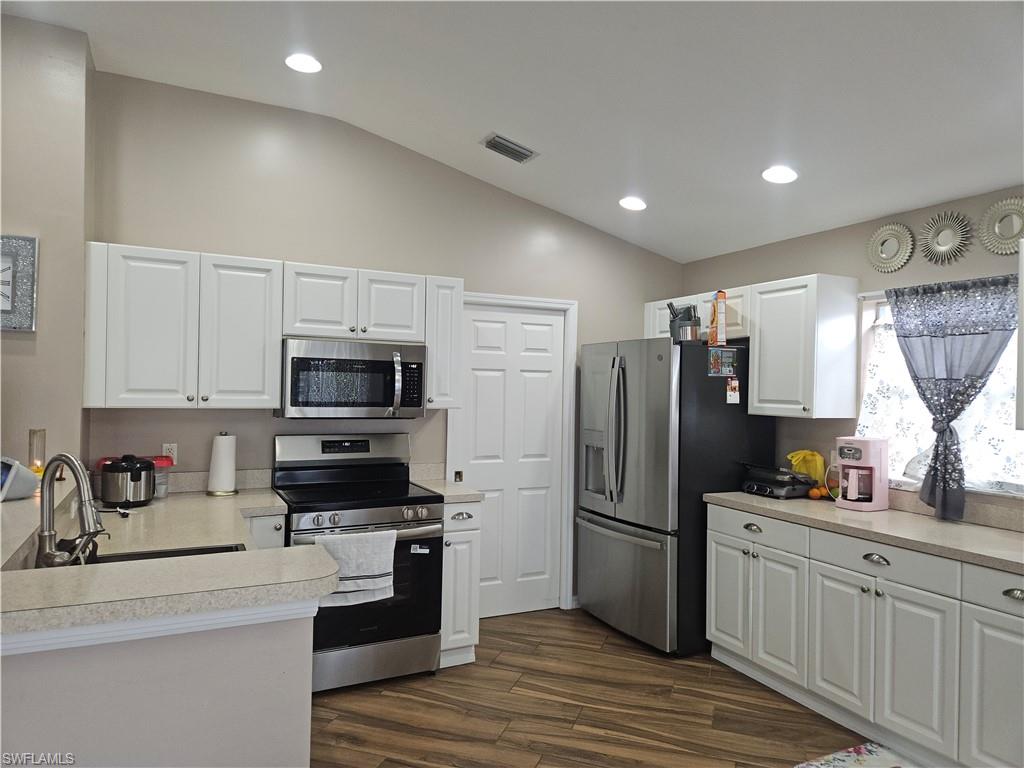 TOWN LAKES - Residential
