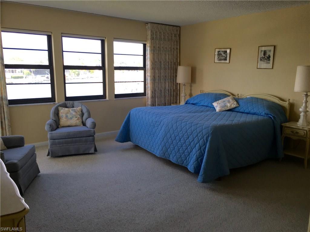 BREEZY POINT - Residential
