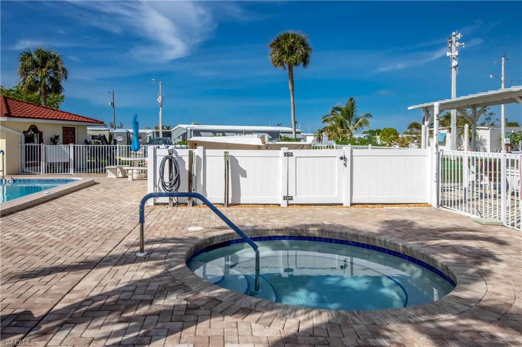 PINE ISLAND COVE - Land