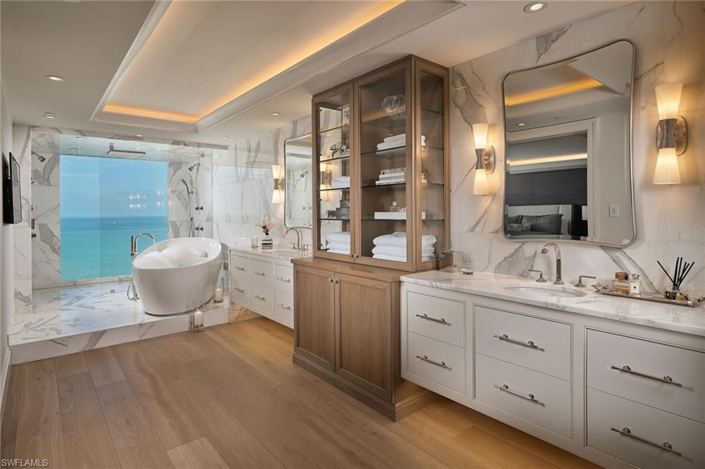SEAPOINT AT NAPLES CAY - Residential
