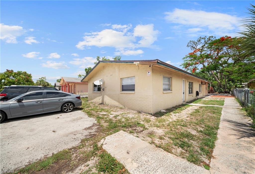 PINE MANOR - Residential Lease