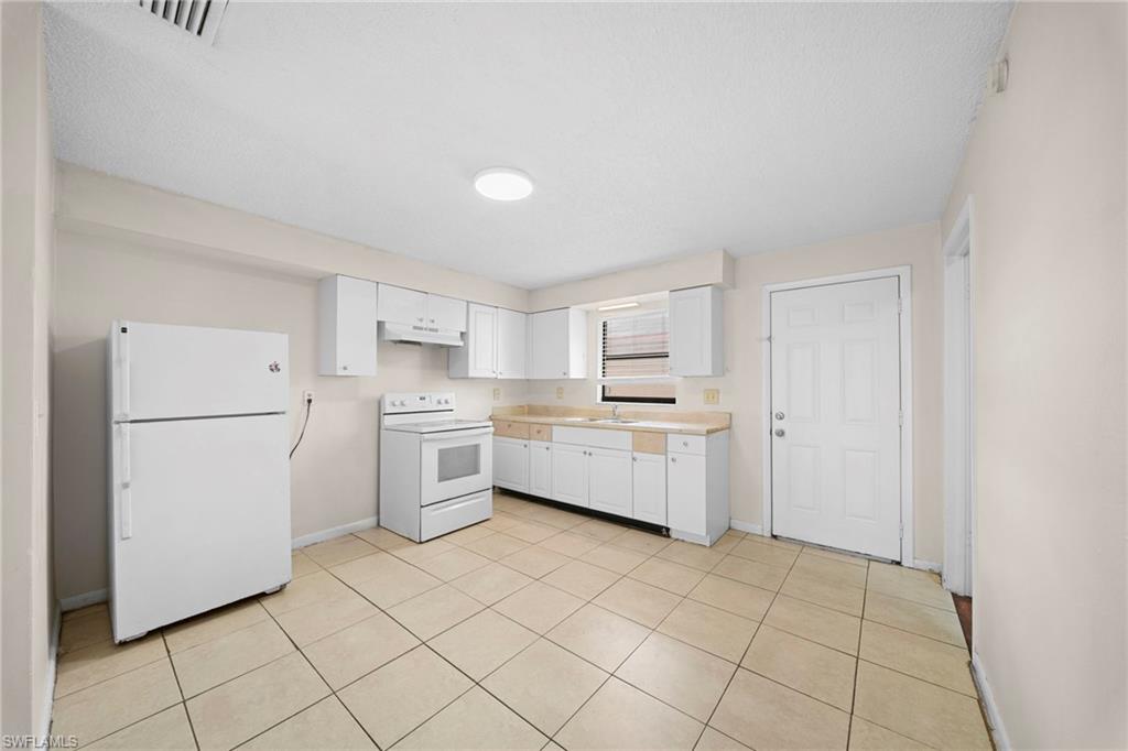 PINE MANOR - Residential Lease