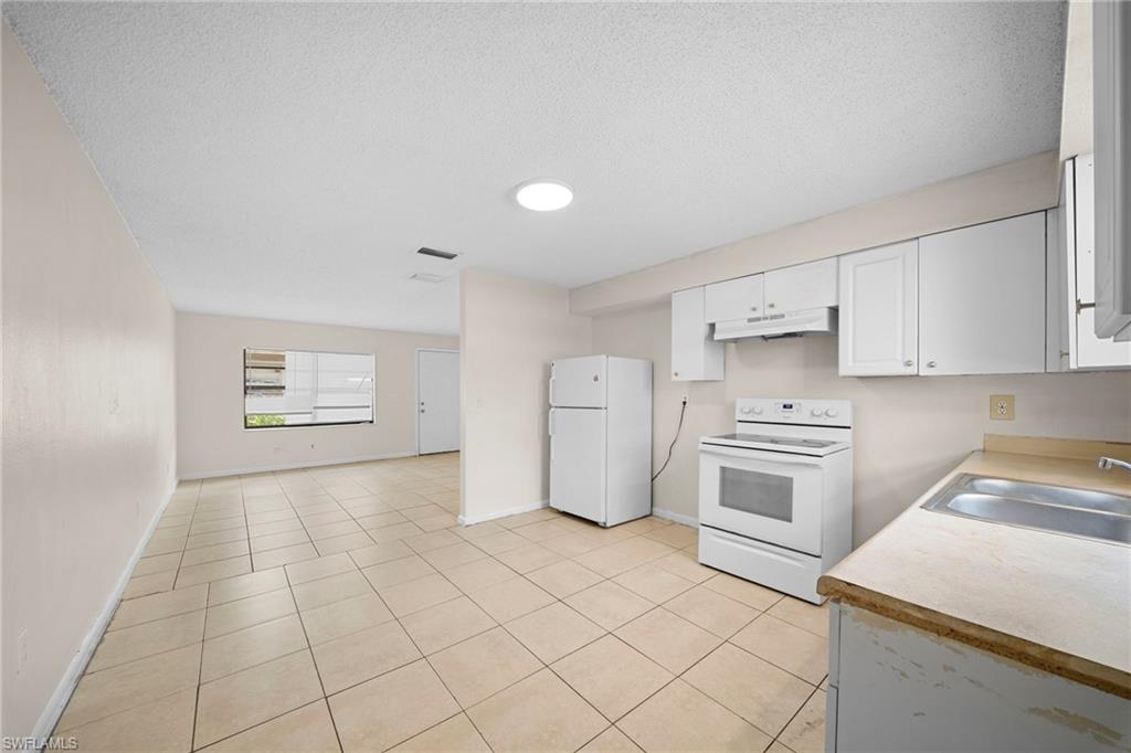 PINE MANOR - Residential Lease