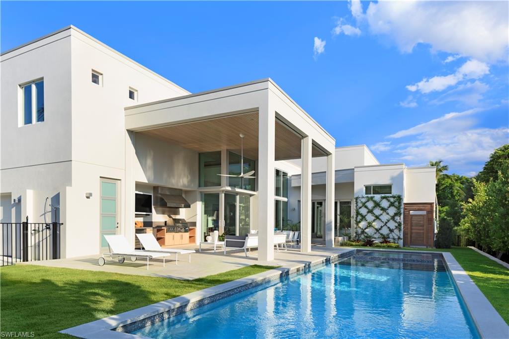 MOORINGS - Residential