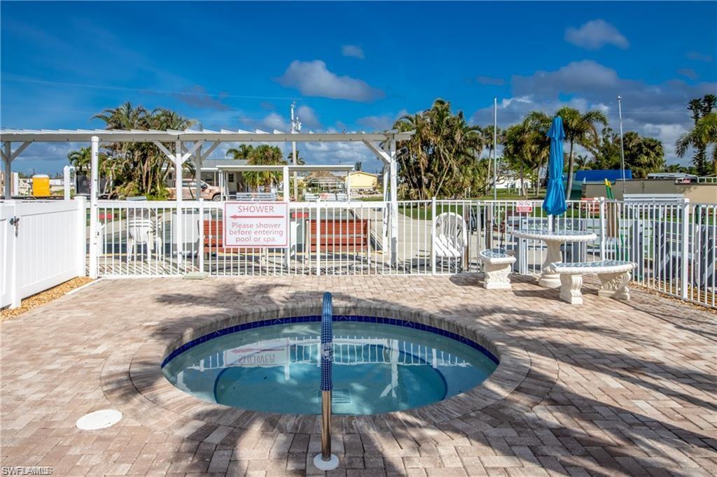 PINE ISLAND COVE - Land
