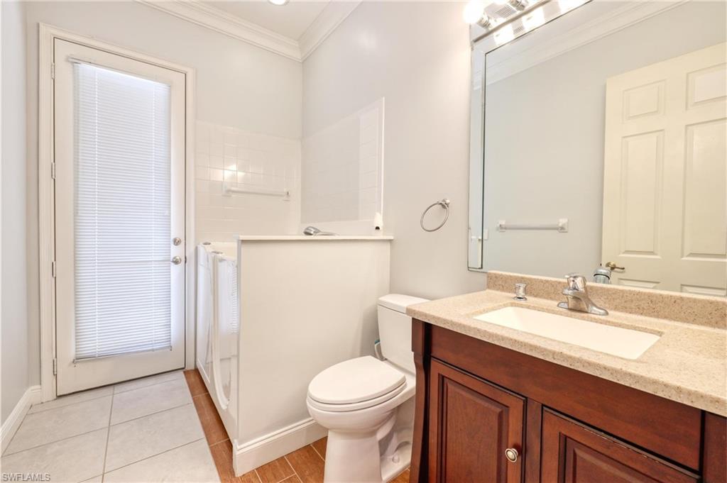 HARBOUR ISLE YACHT AND RACQUET CLUB CONDO - Residential