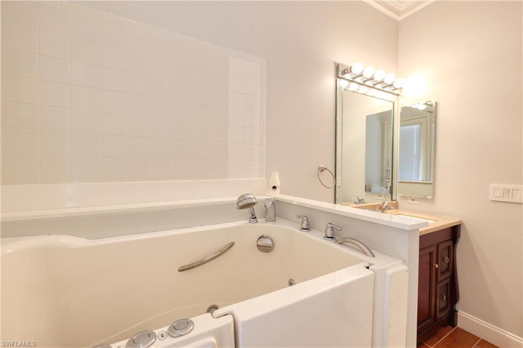 HARBOUR ISLE YACHT AND RACQUET CLUB CONDO - Residential