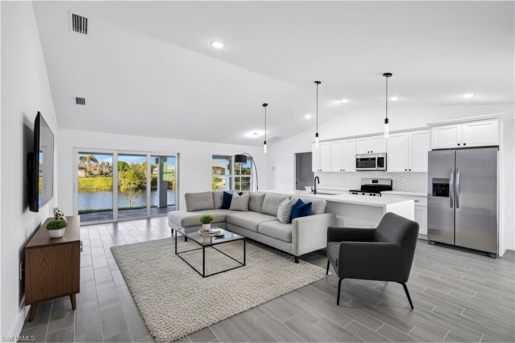 CAPE CORAL - Residential