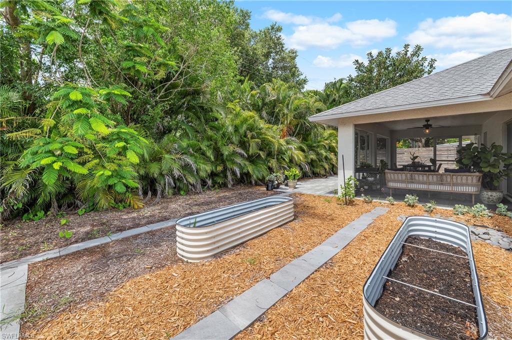 COUNTRY CLUB HOMES - Residential