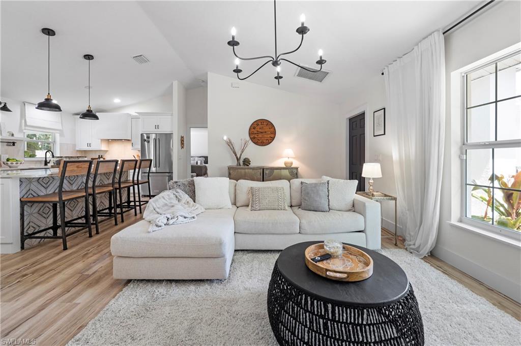COUNTRY CLUB HOMES - Residential