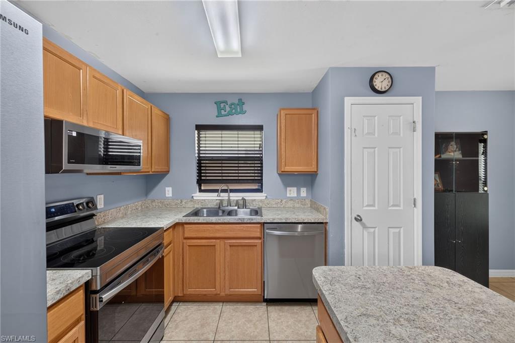 SHADOW LAKES - Residential
