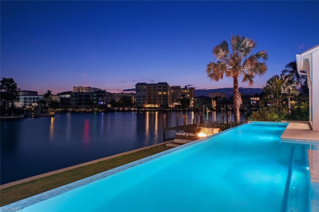 MOORINGS - Residential