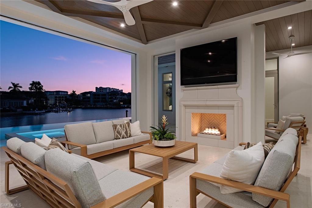 MOORINGS - Residential