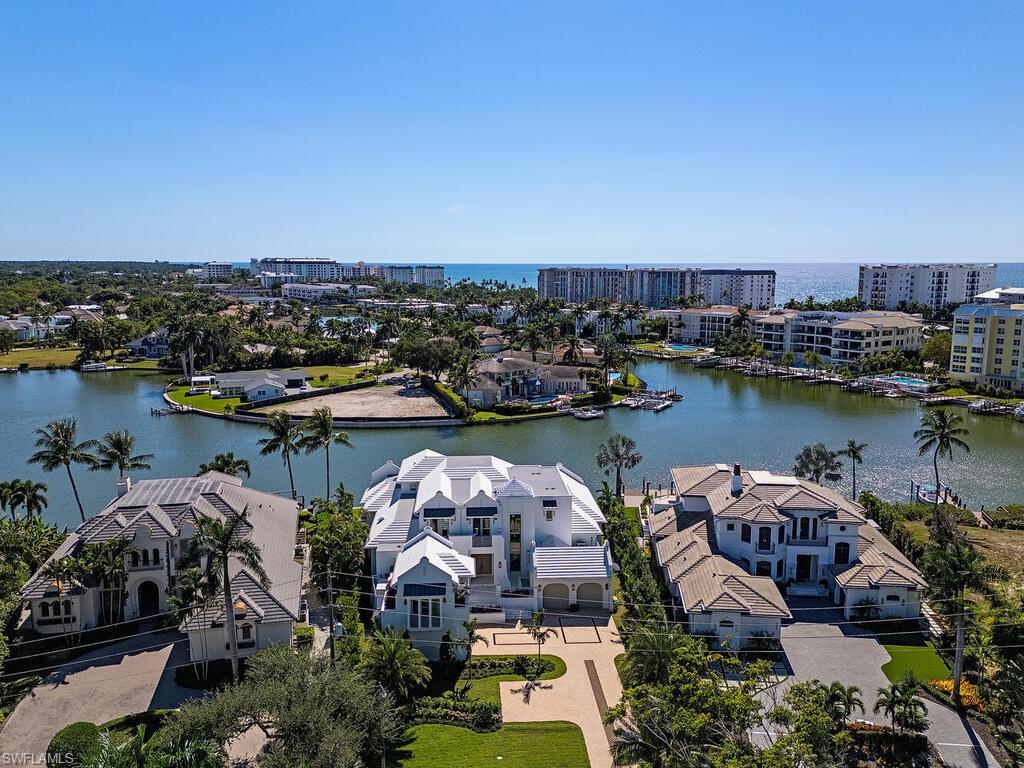 MOORINGS - Residential