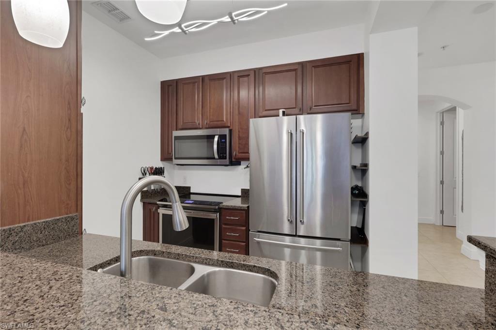 THE RESIDENCES AT COCONUT POINT - Residential Lease