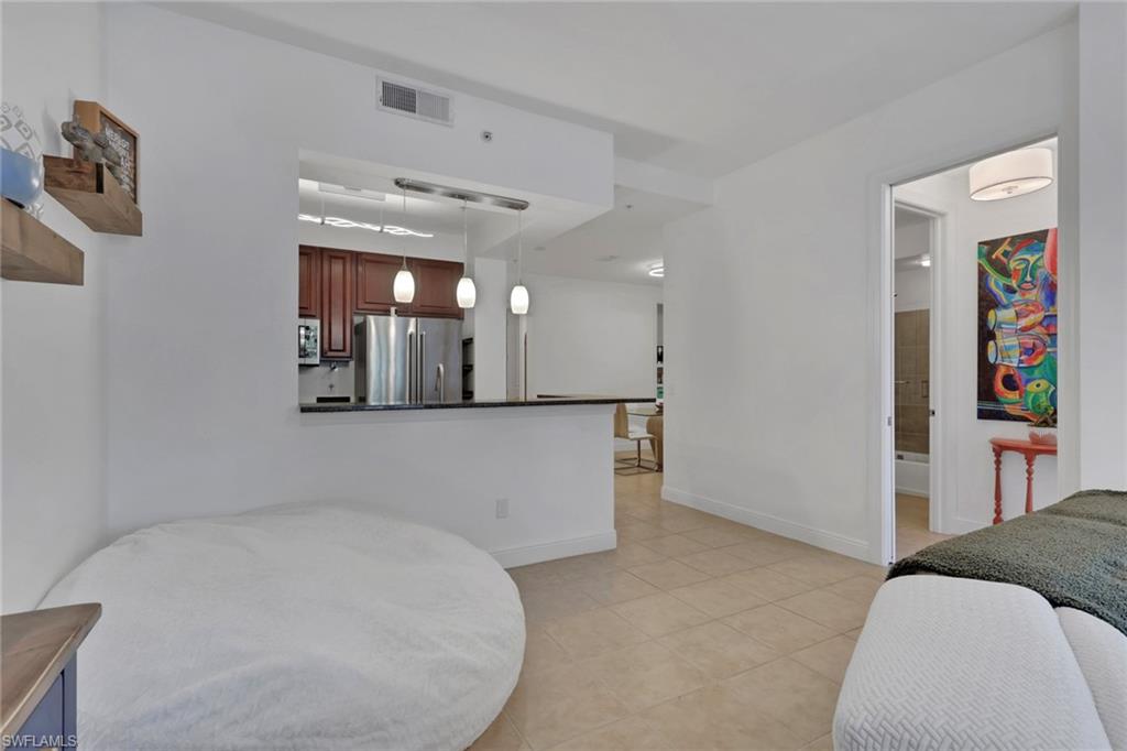 THE RESIDENCES AT COCONUT POINT - Residential Lease