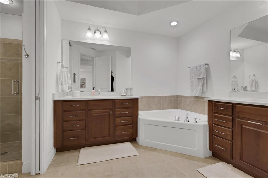 THE RESIDENCES AT COCONUT POINT - Residential Lease