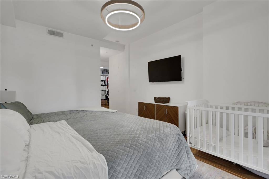 THE RESIDENCES AT COCONUT POINT - Residential Lease