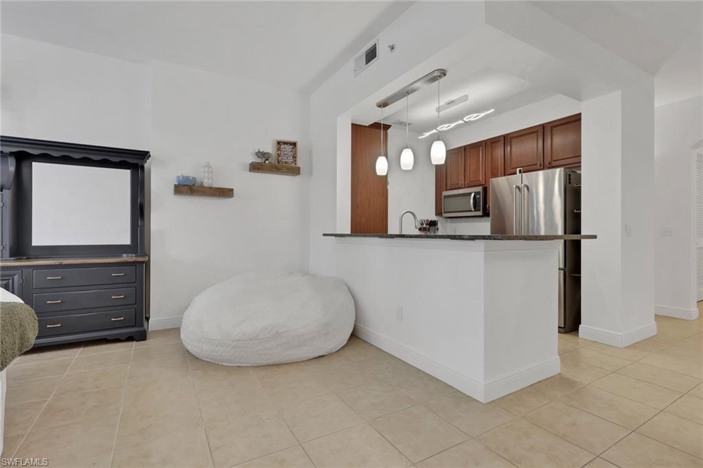 THE RESIDENCES AT COCONUT POINT - Residential Lease