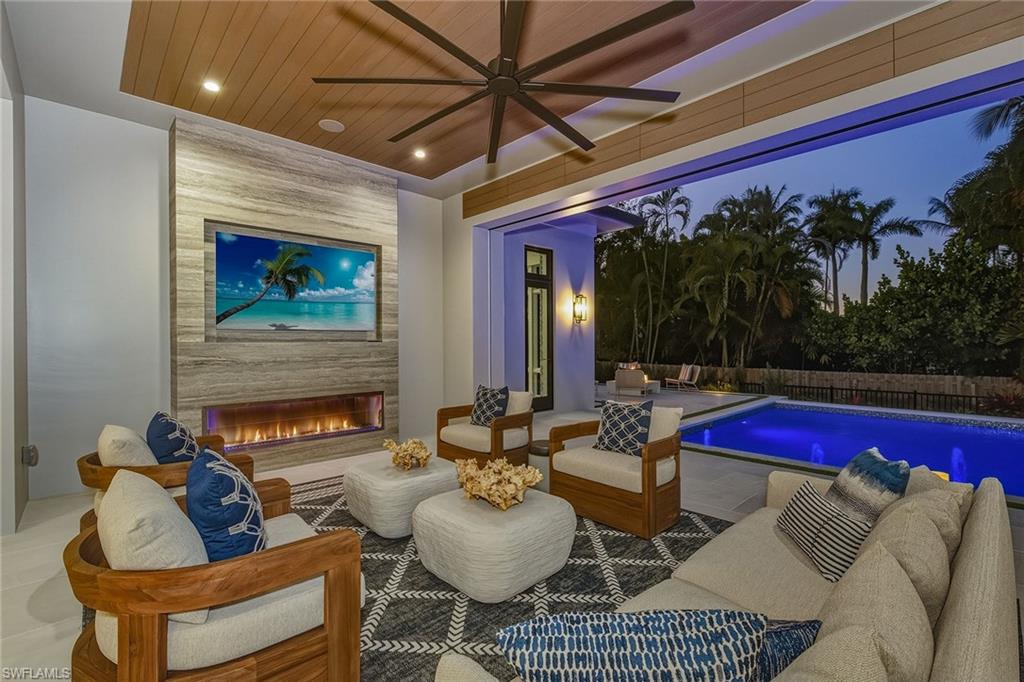 MOORINGS - Residential