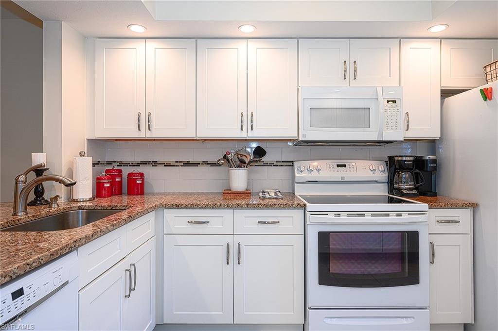 SPANISH PINES - Residential Lease
