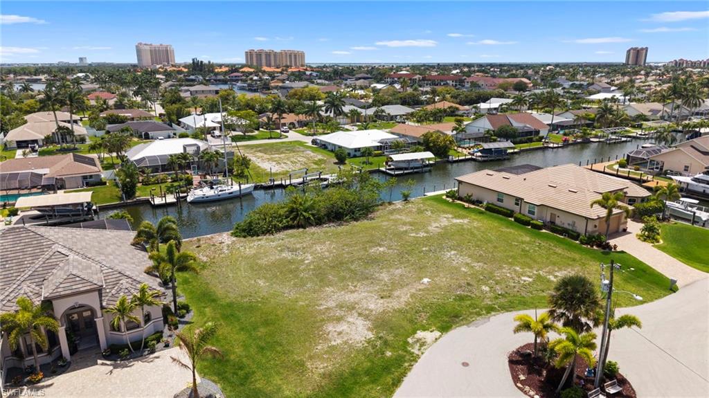 CAPE CORAL - Land