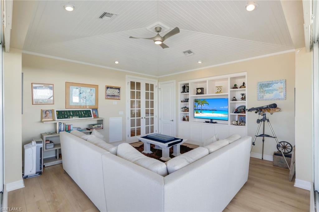 OYSTER BAY - Residential