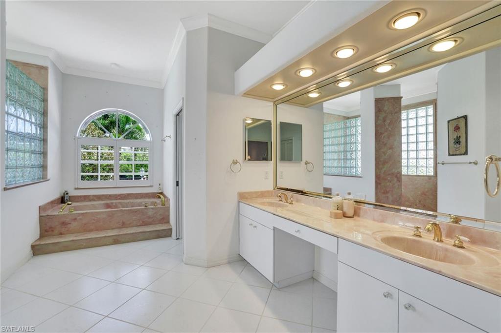 SOUTHPOINTE YACHT CLUB - Residential