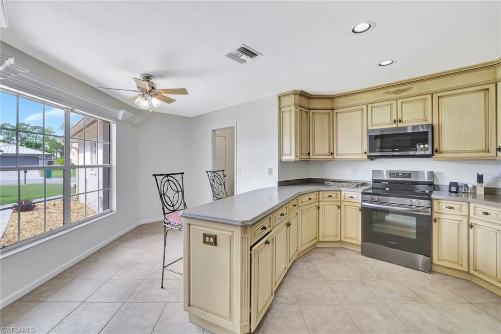 ROYAL WOOD - Residential Lease
