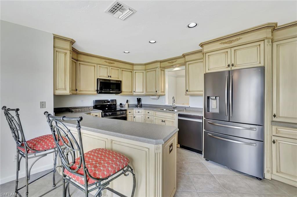 ROYAL WOOD - Residential Lease