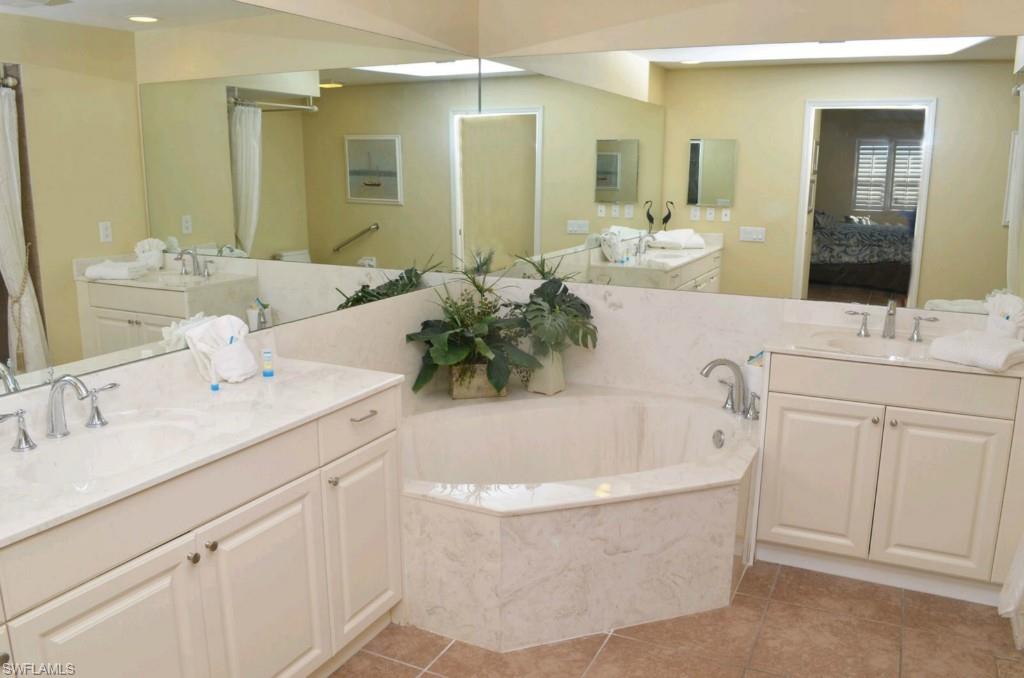 BELLA LAGO - Residential