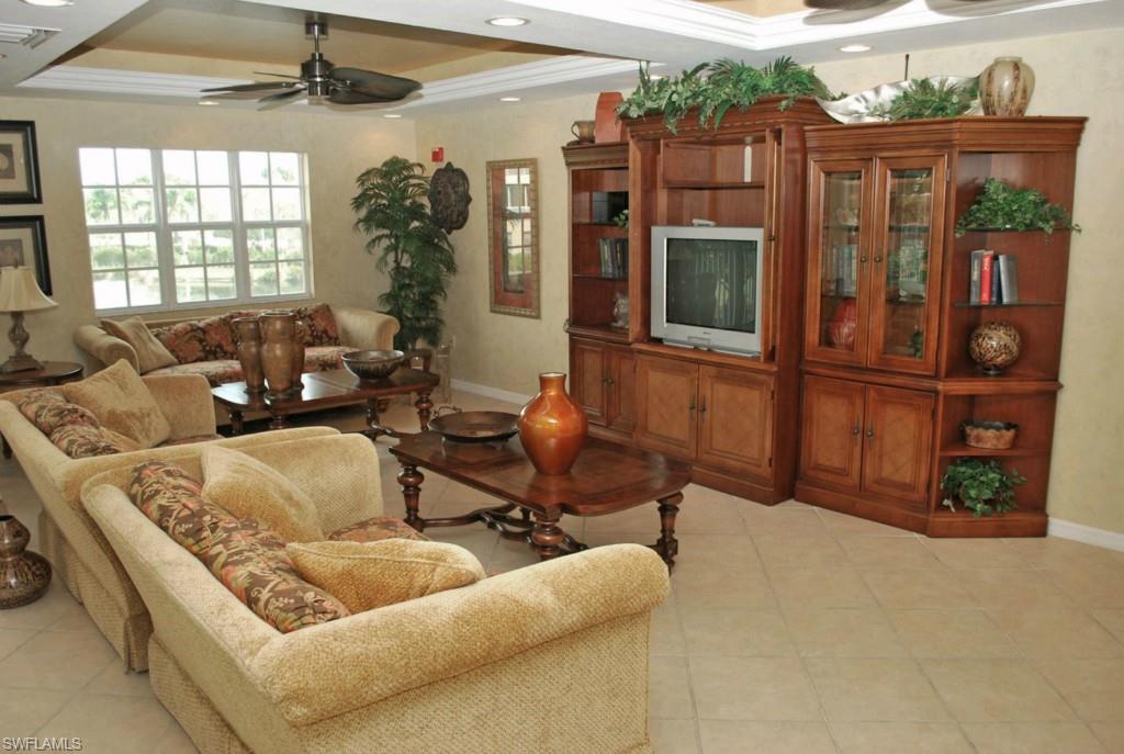 BELLA LAGO - Residential