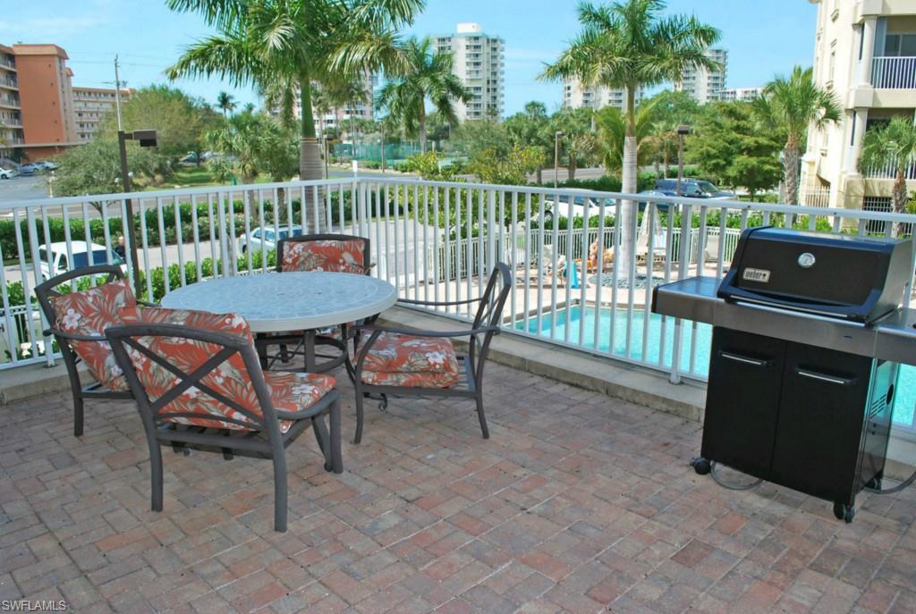 BELLA LAGO - Residential