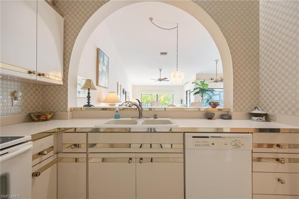 CAPSTAN CONDO - Residential