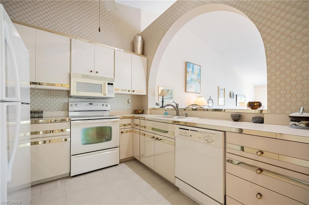 CAPSTAN CONDO - Residential