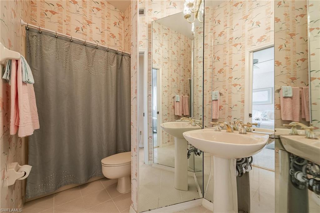 CAPSTAN CONDO - Residential