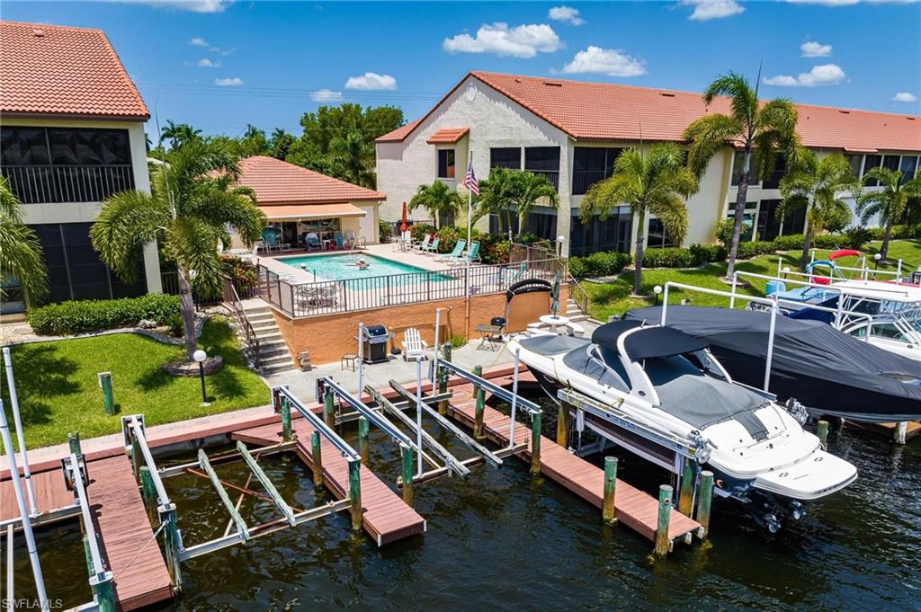 CAPSTAN CONDO - Residential