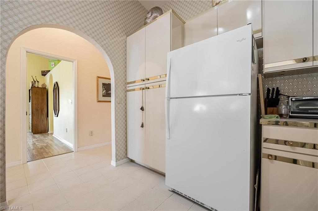CAPSTAN CONDO - Residential