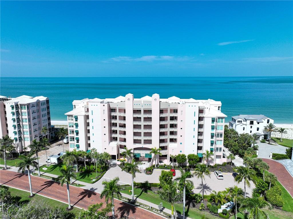 BAREFOOT BEACH CLUB - Residential