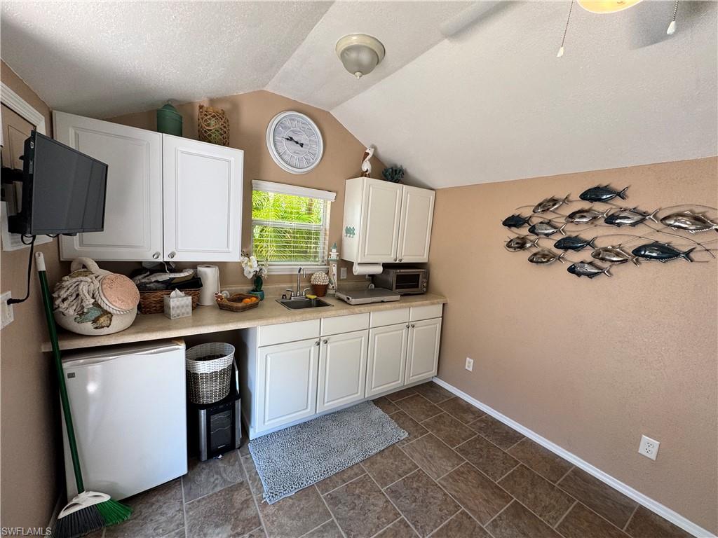 RIVERBEND MOTORCOACH RESORT - Land