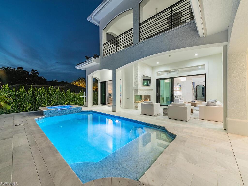 MOORINGS - Residential