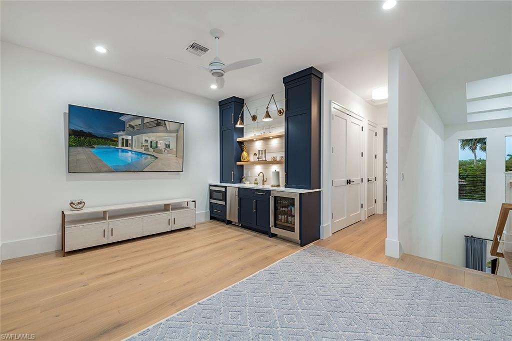 MOORINGS - Residential