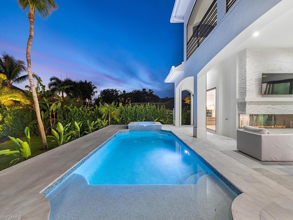 MOORINGS - Residential