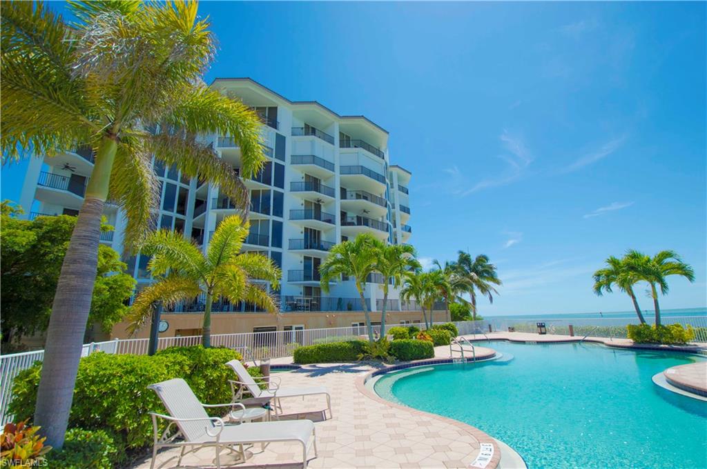 TWIN DOLPHINS - Residential