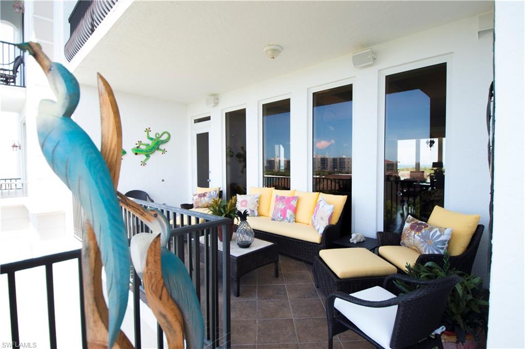 TWIN DOLPHINS - Residential