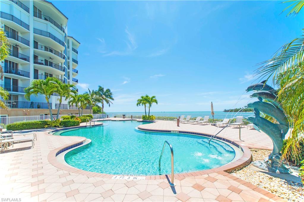 TWIN DOLPHINS - Residential