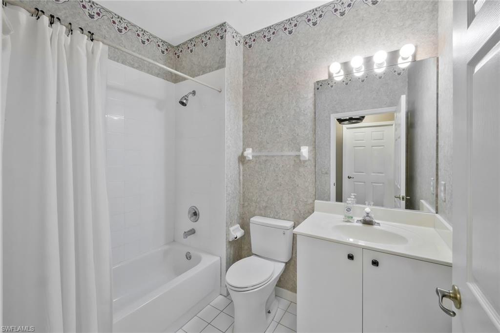 CHARLESTON SQUARE - Residential