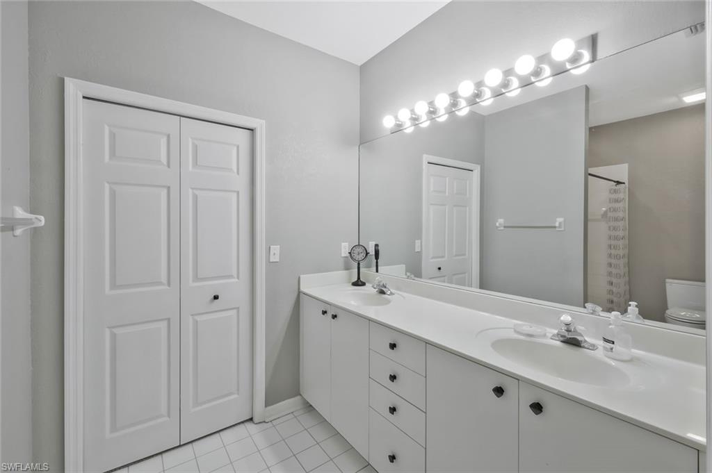 CHARLESTON SQUARE - Residential