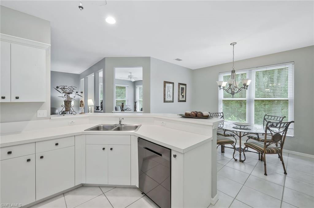 CHARLESTON SQUARE - Residential